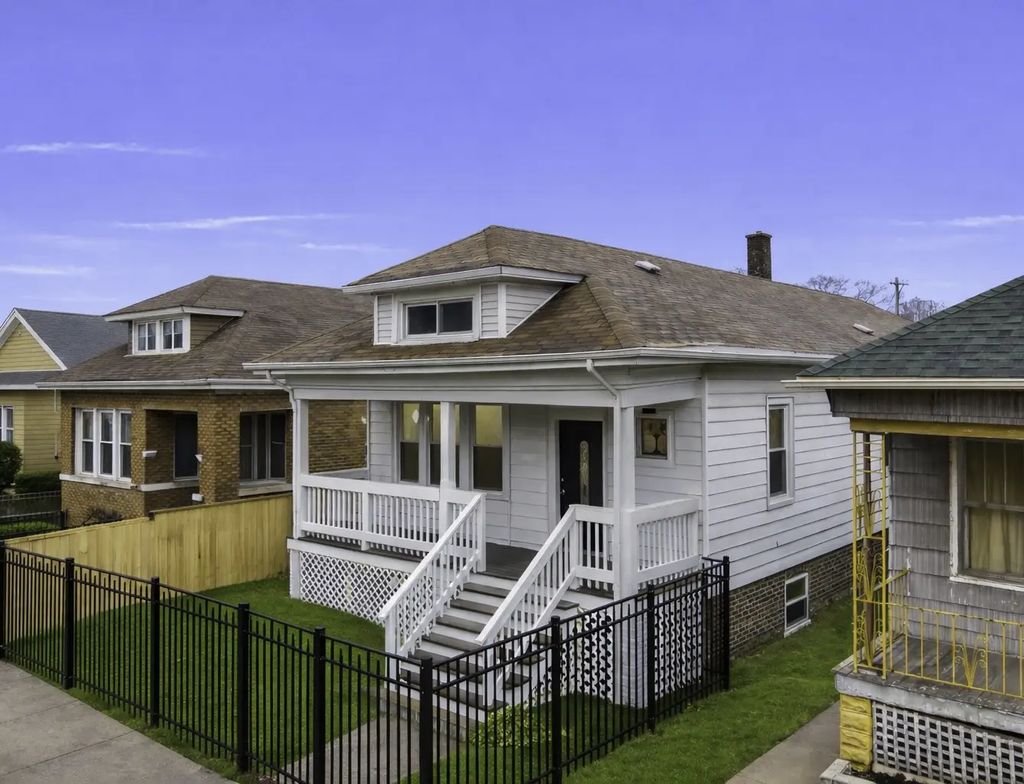8418 S Essex Avenue, Chicago, 60617