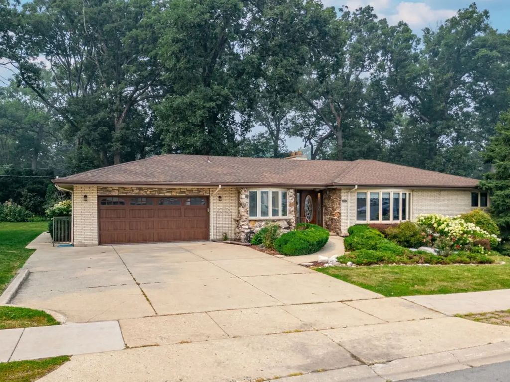 304 E Irving Park Road, Roselle