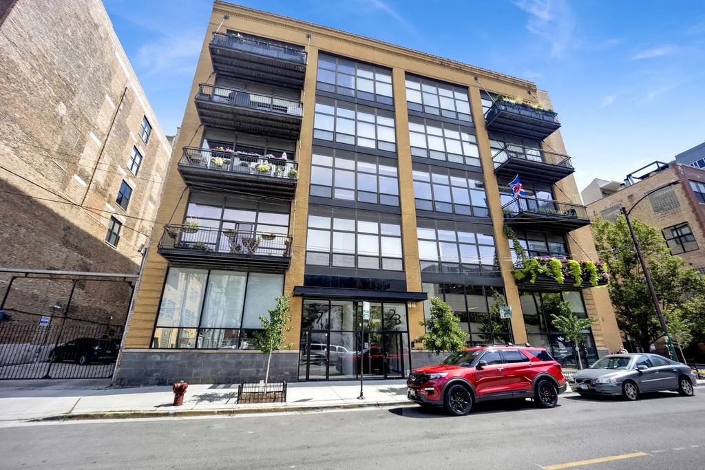 23 N Green Street 303, Chicago