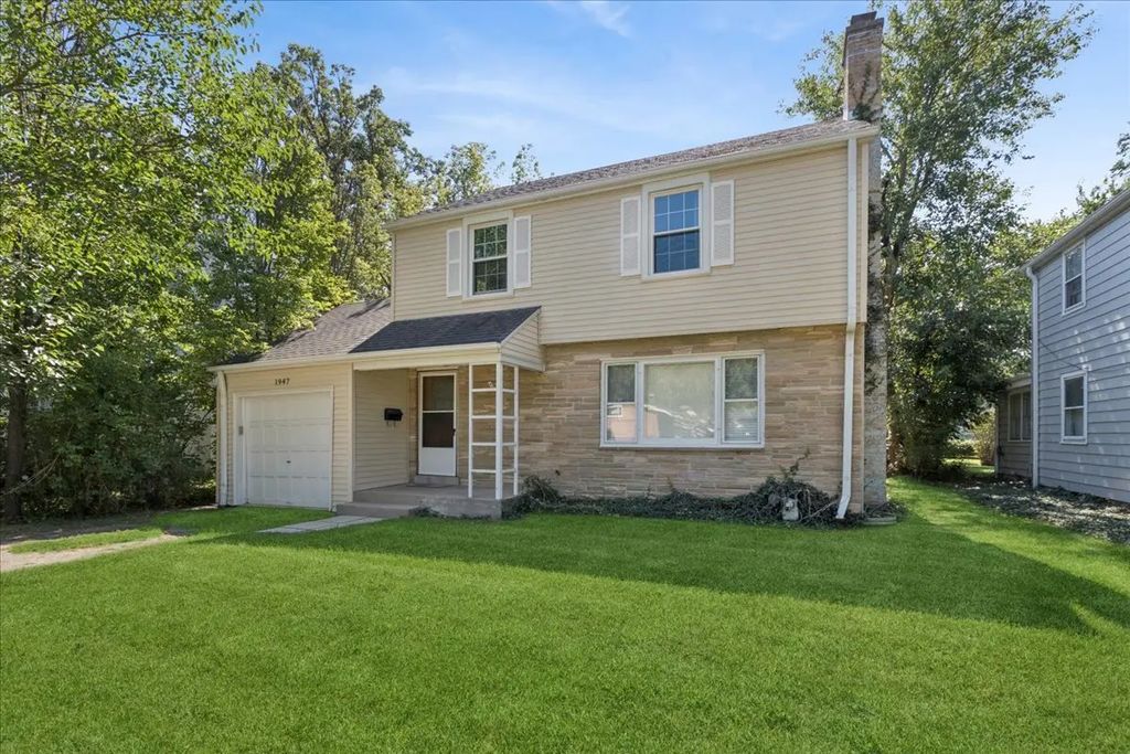 1947 Lake Avenue, Wilmette