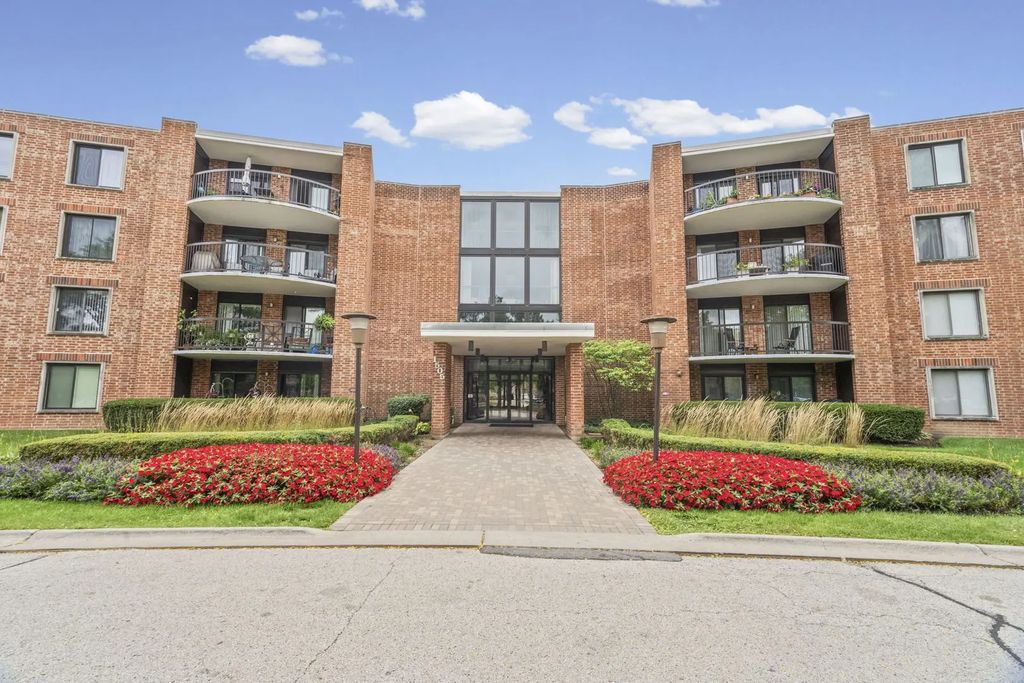 1505 E Central Road 216b, Arlington Heights