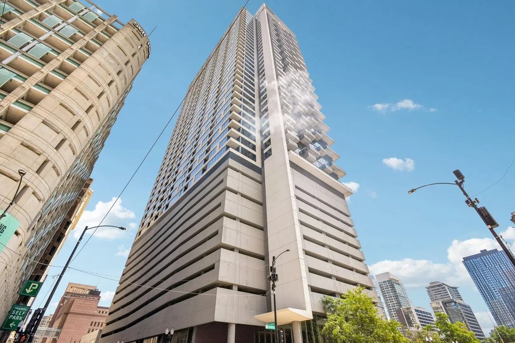 235 W Van Buren Street 1807, Chicago