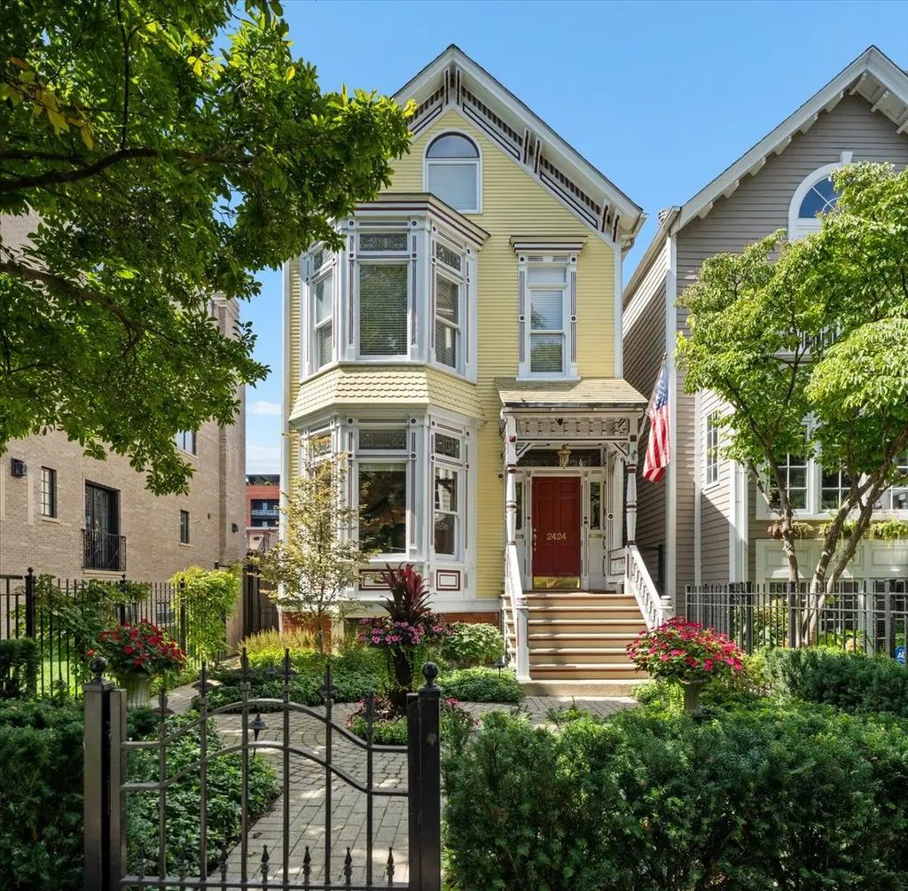 2424 N Burling Street, Chicago