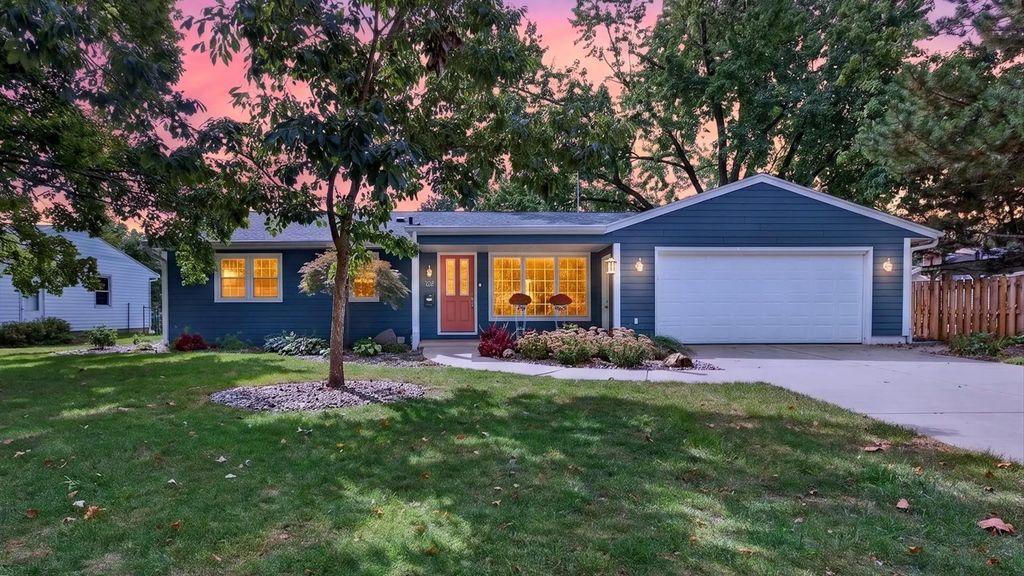 313 Vista Drive, Bloomington