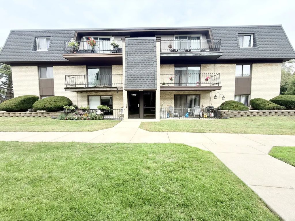 11119 S 84th Avenue 3b, Palos Hills