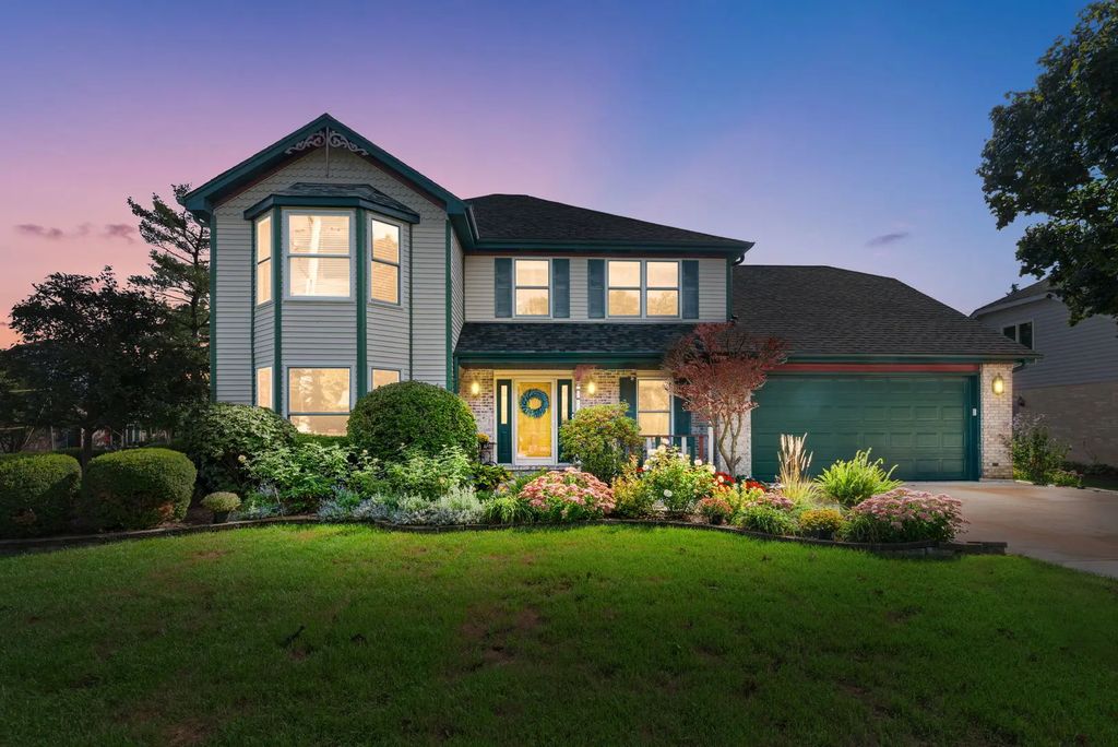 5903 Bentley Avenue, Willowbrook