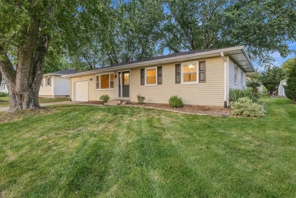 107 N 9th Street, Eldridge