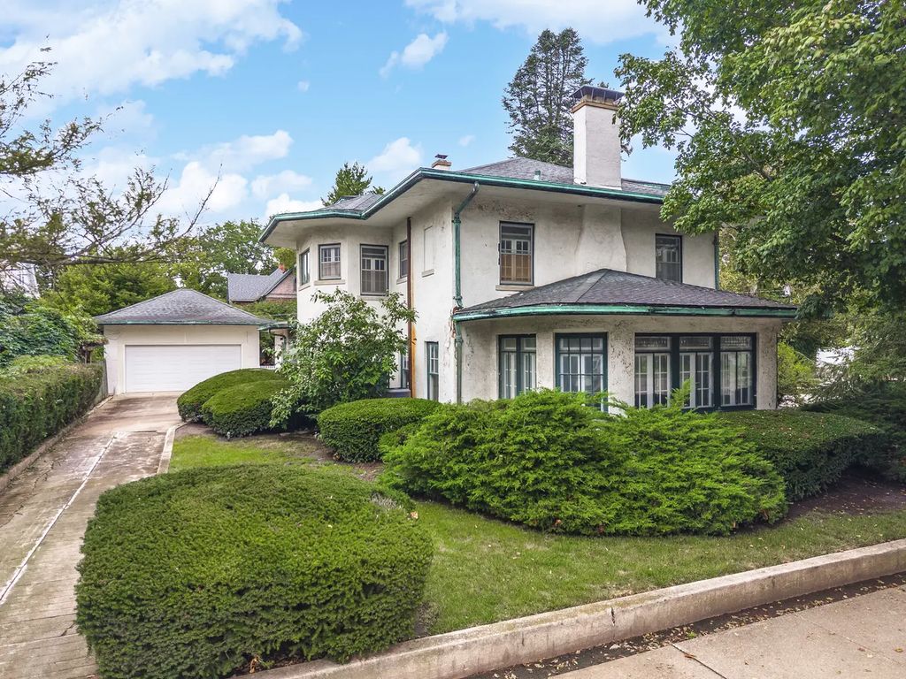 100 N Walnut Street, Pontiac