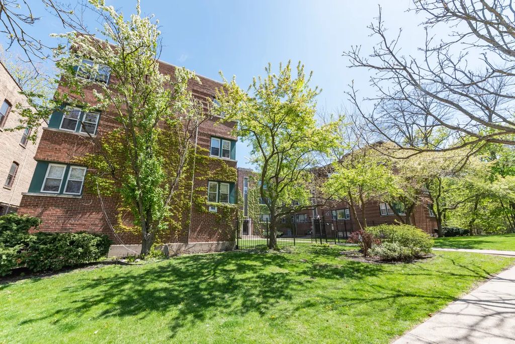 233 Custer Avenue 2, Evanston