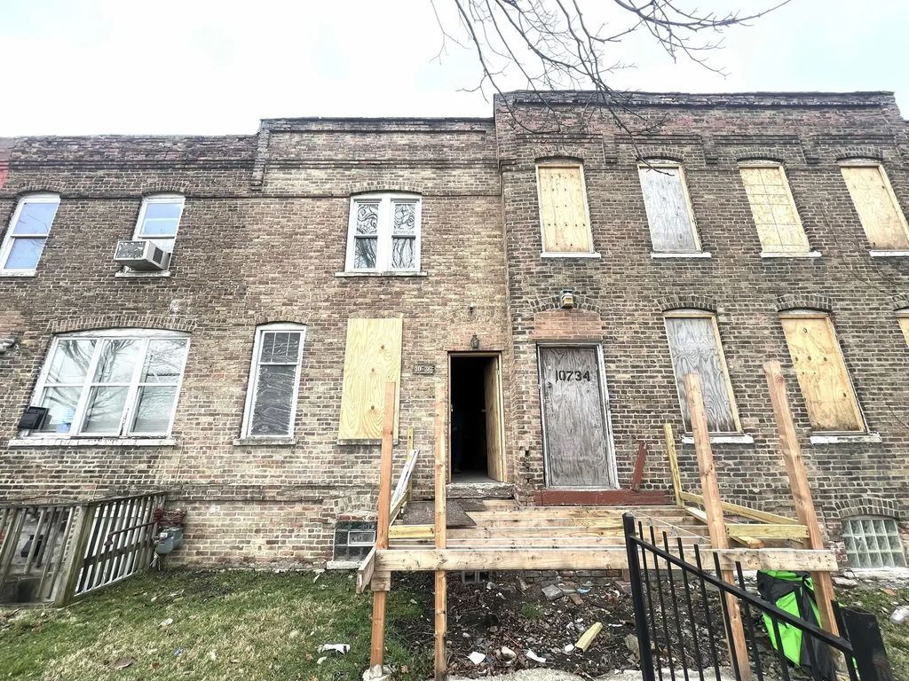 10736 S Langley Avenue, Chicago