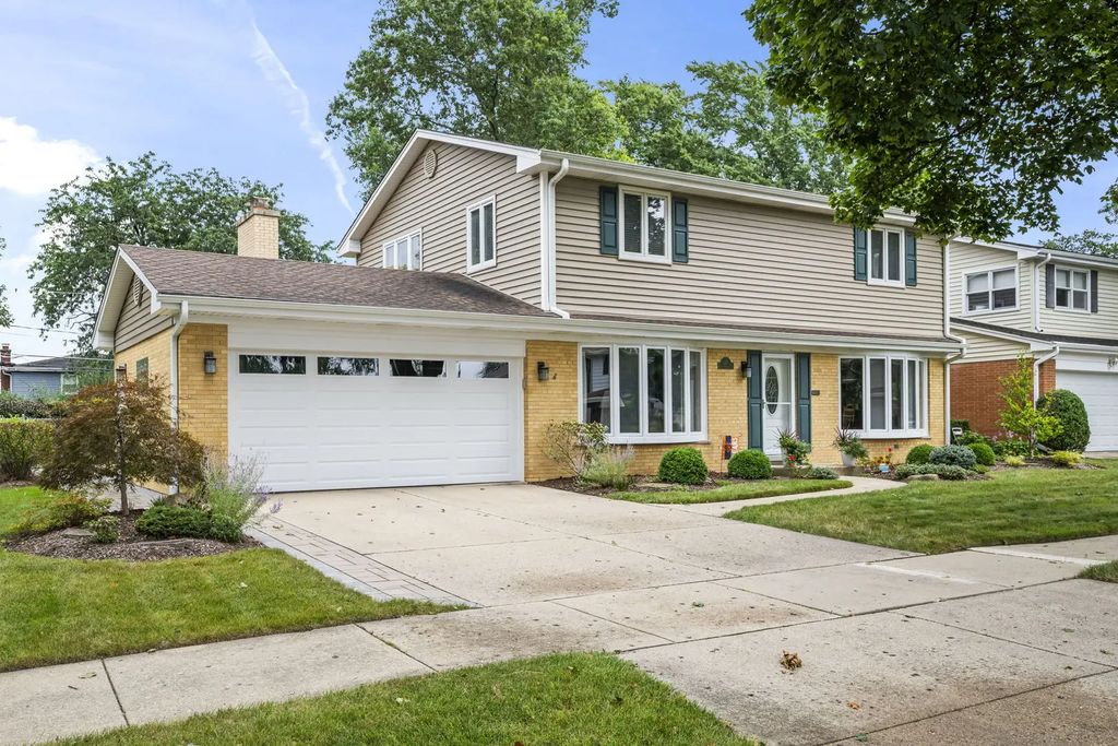 221 S Rammer Avenue, Arlington Heights