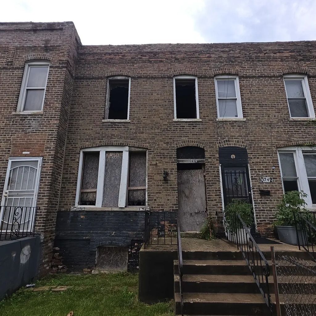 10744 S Langley Avenue, Chicago