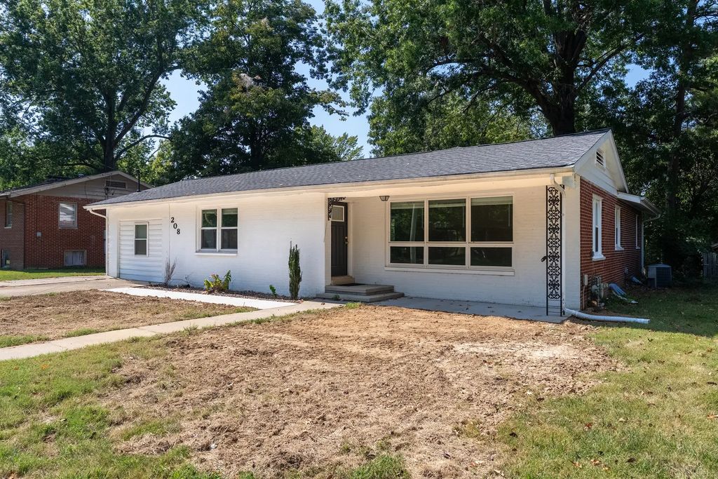 208 S Pine Lane, Carbondale