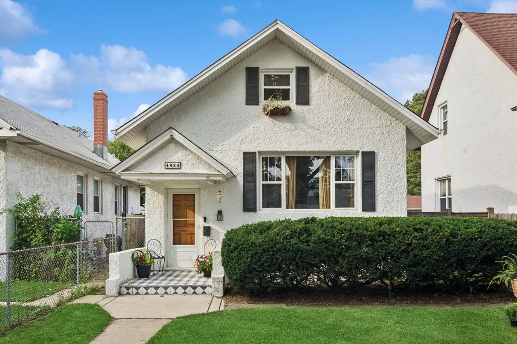 4834 W Cullom Avenue, Chicago