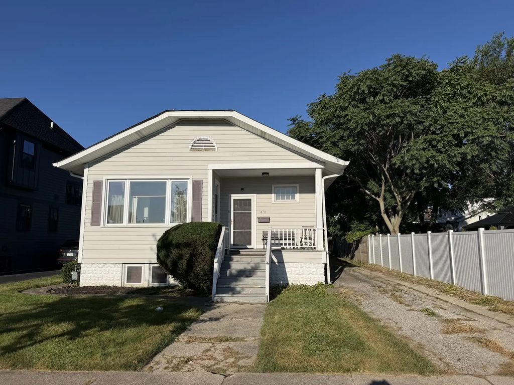 472 N Larch Avenue, Elmhurst