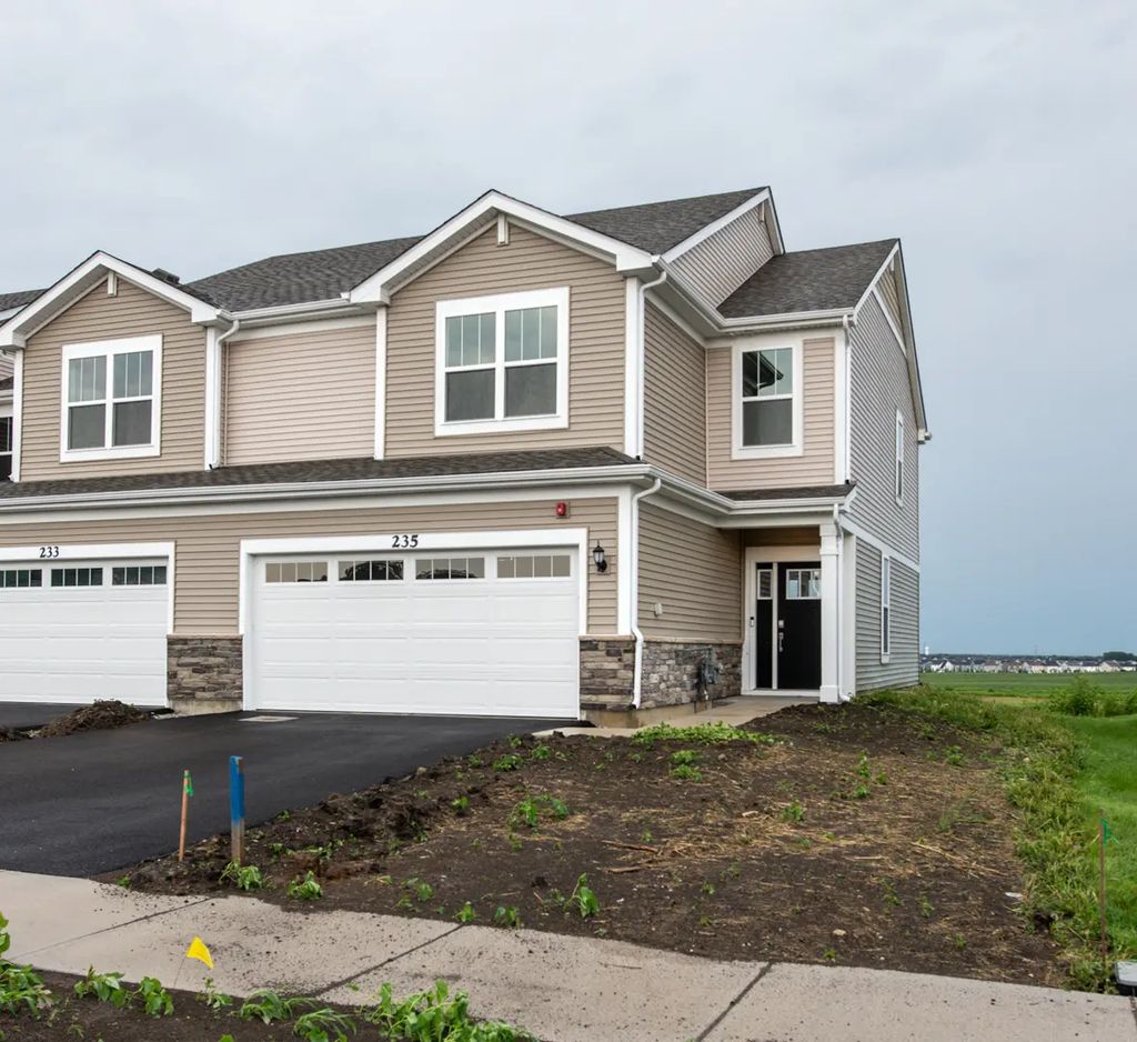 235 Cooney Way, Oswego