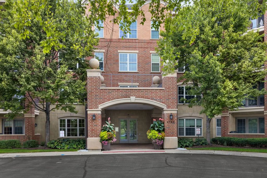 2700 Summit Drive 309, Glenview