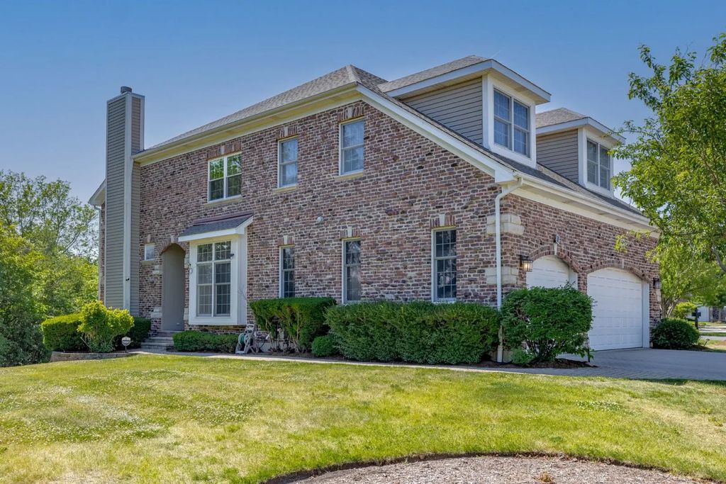 1298 S Falcon Drive, Palatine