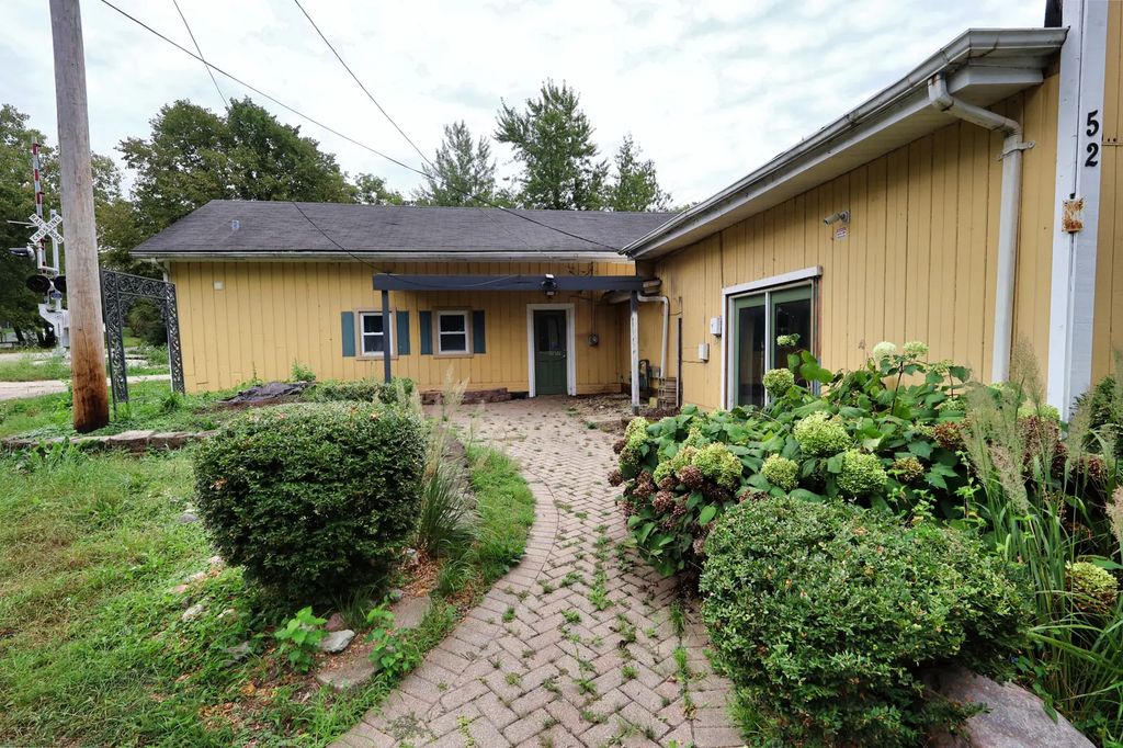52 N Adams Street, Oswego