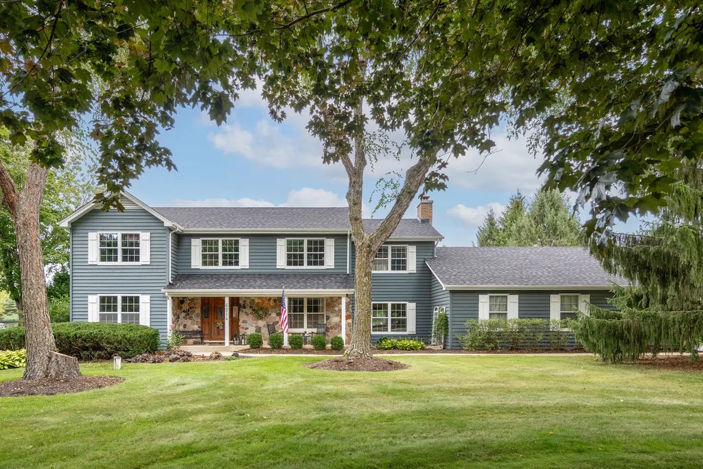 6214 N Wyndwood Drive, Crystal Lake
