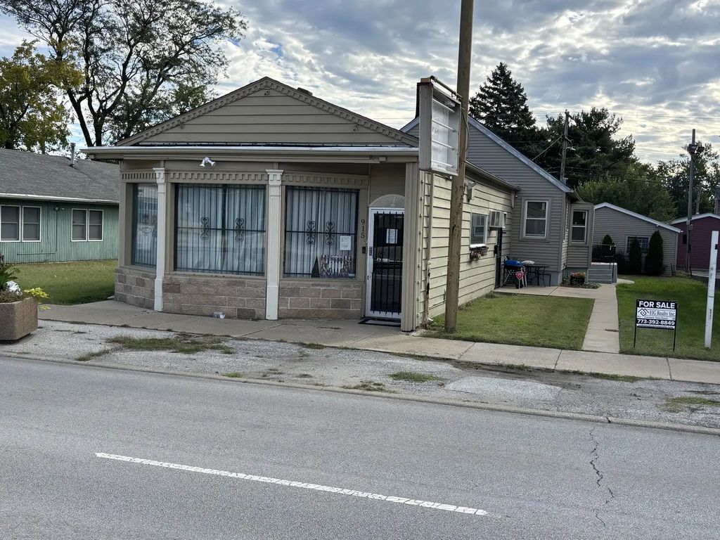 915 Burnham Avenue, Calumet City
