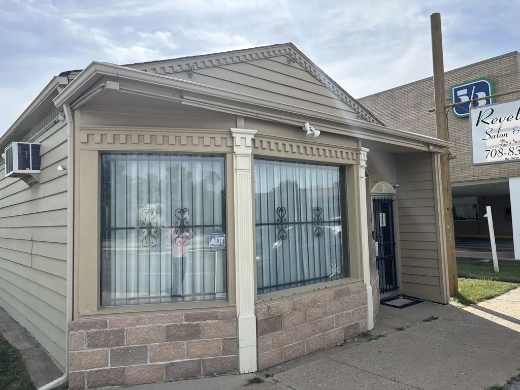 915 Burnham Avenue, Calumet City