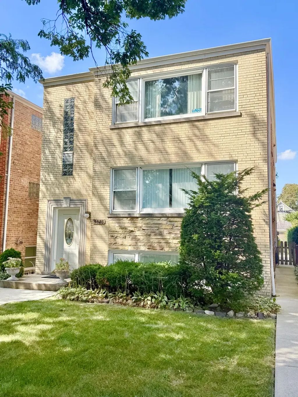 5626 N Central Avenue, Chicago