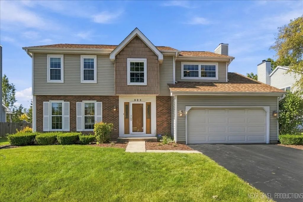 923 Ridge Trail, Carol Stream