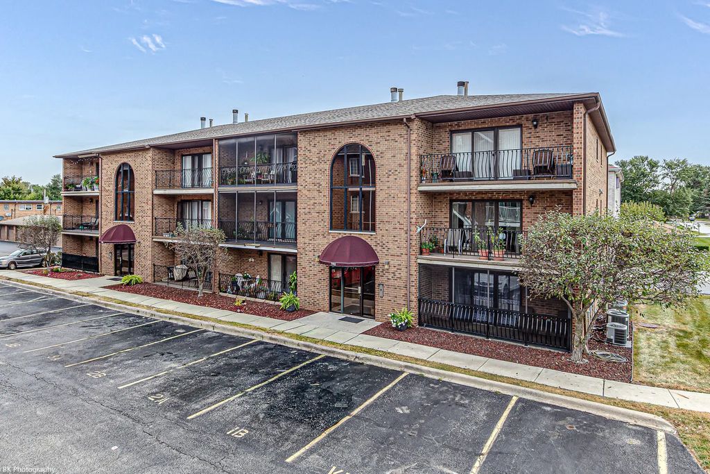 7112 W 108th Street 101, Worth