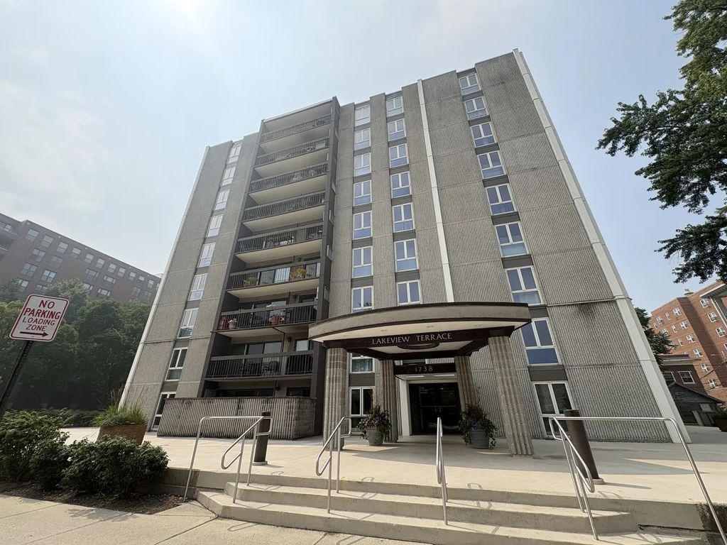 1738 Chicago Avenue 302, Evanston
