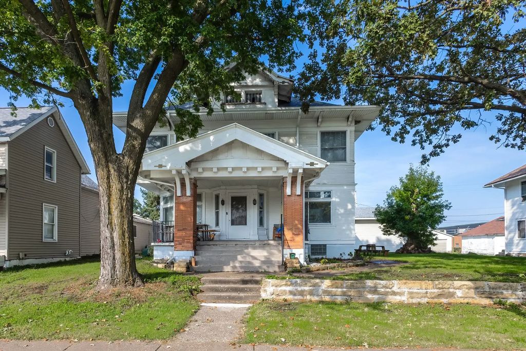 1718 N Marquette Street, Davenport