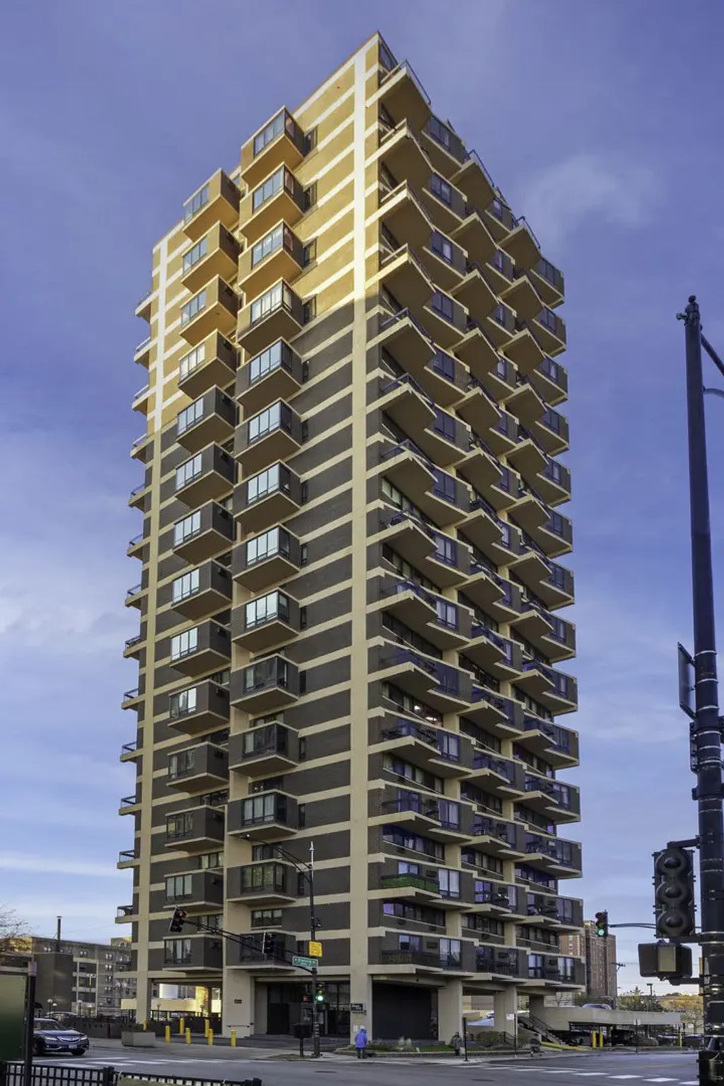 6166 N Sheridan Road 20f, Chicago