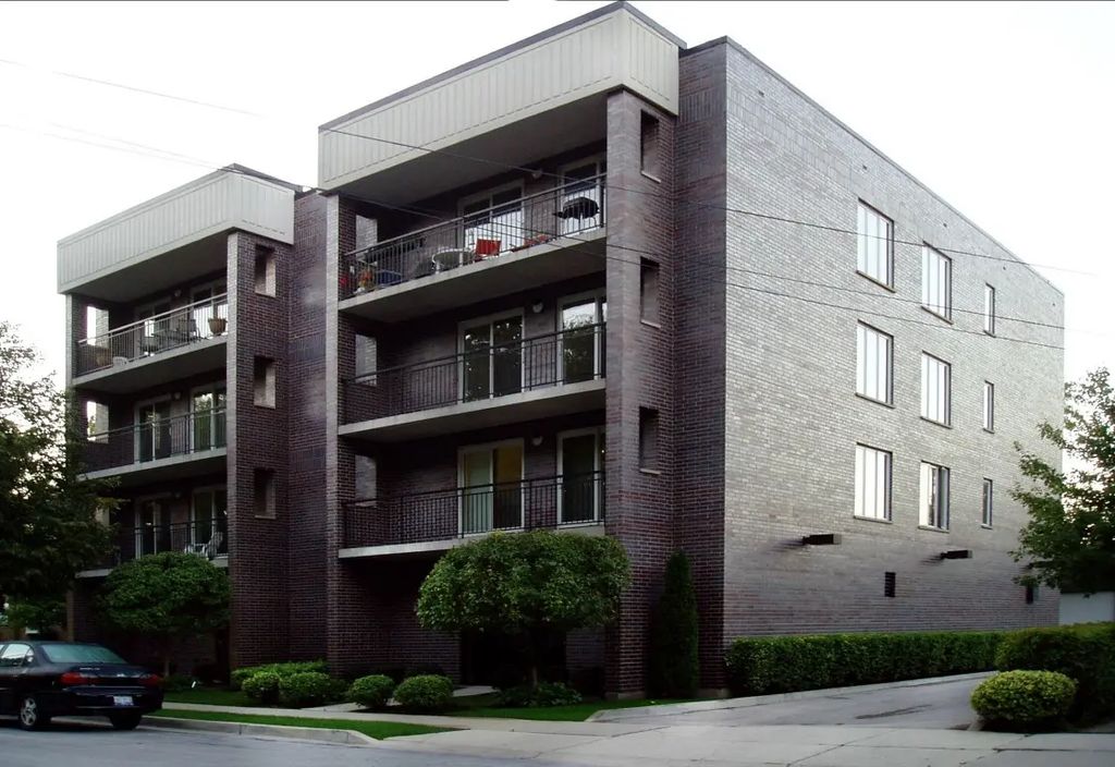 6415 Elm Street 3b, Morton Grove