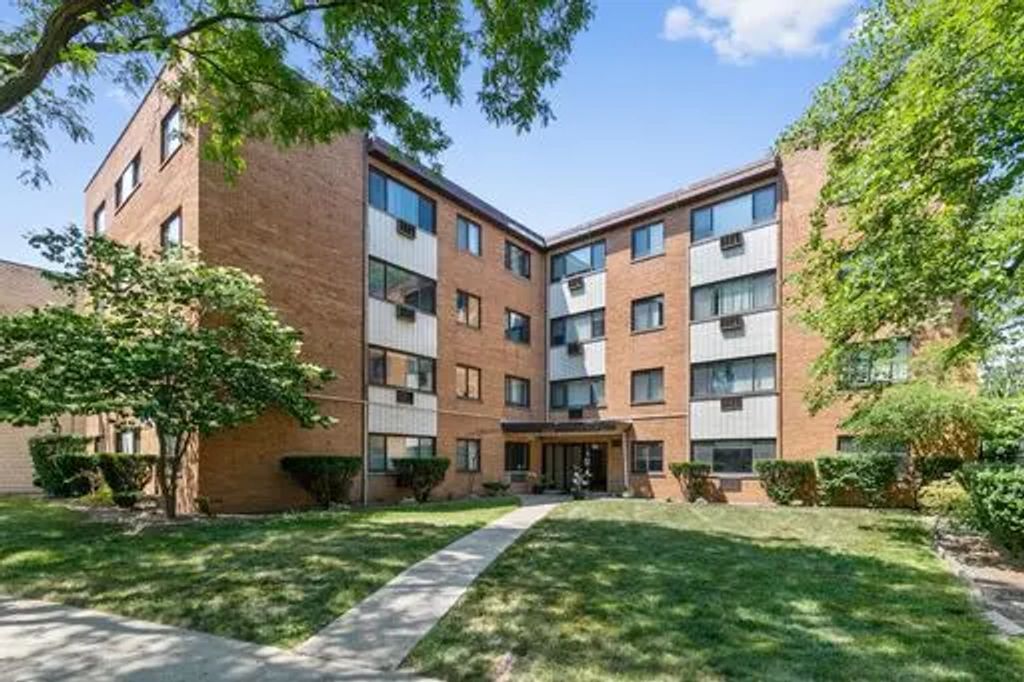 6826 N Ridge Boulevard 301, Chicago