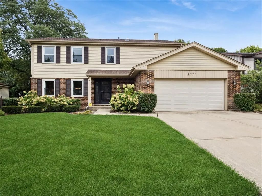 2571 N Douglas Avenue, Arlington Heights
