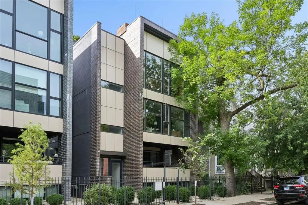 2903 W Lyndale Street 3, Chicago