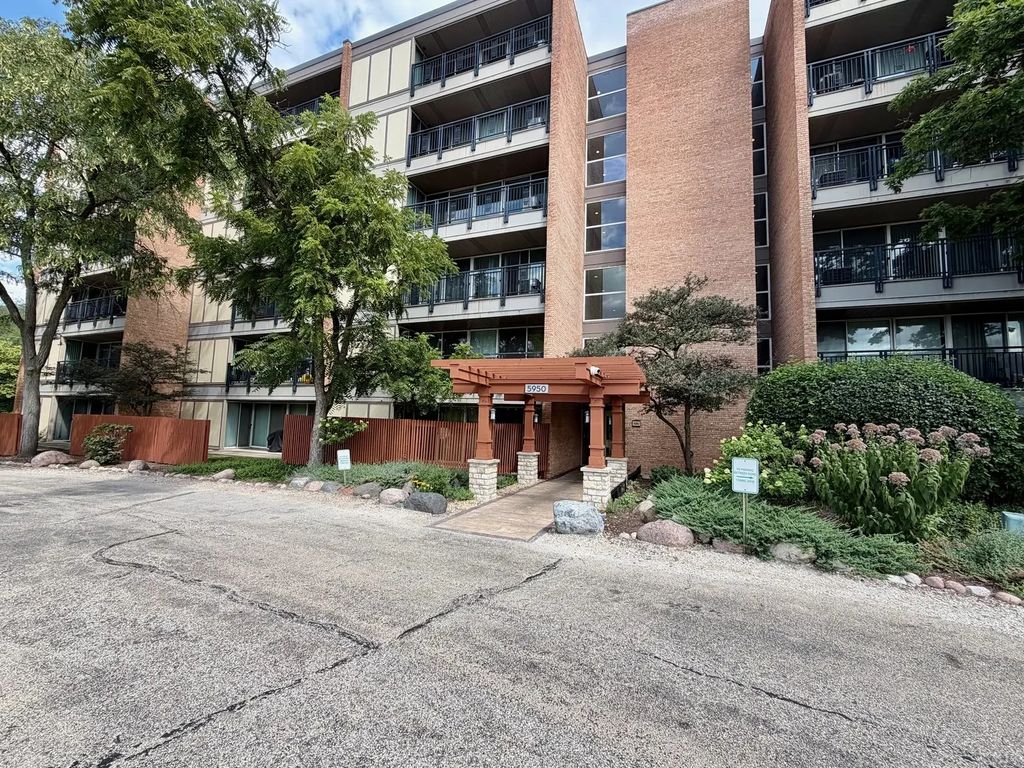 5950 Oakwood Drive 3m, Lisle