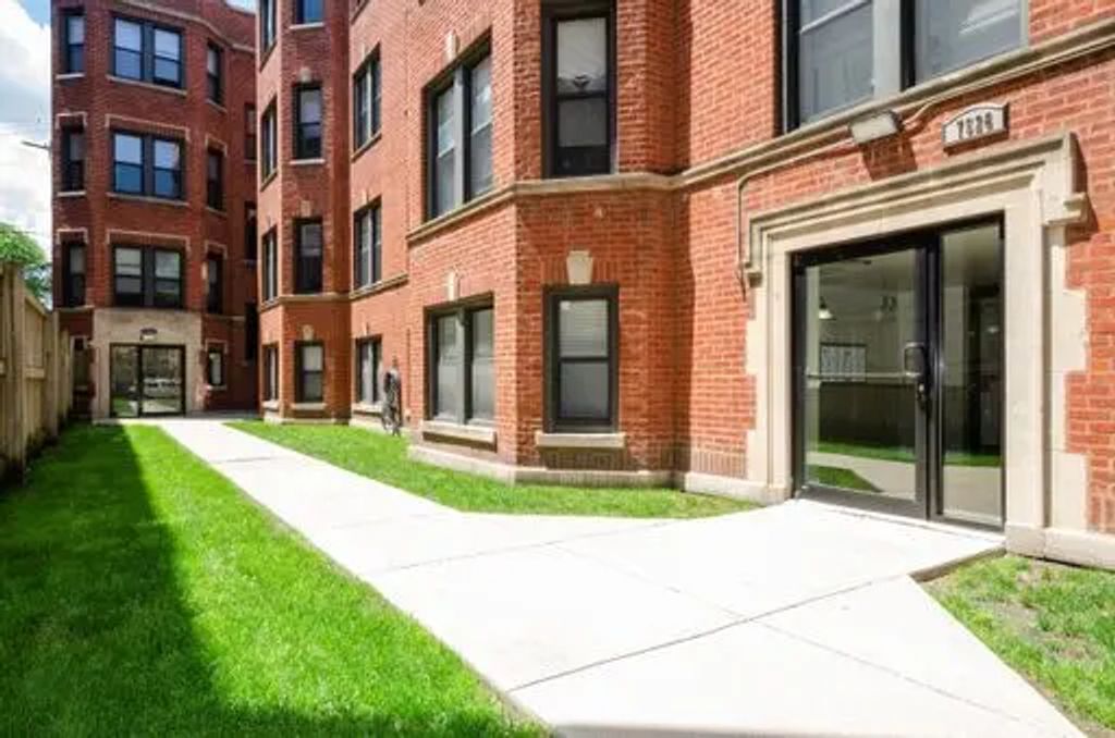 7526 N Seeley Avenue 302, Chicago