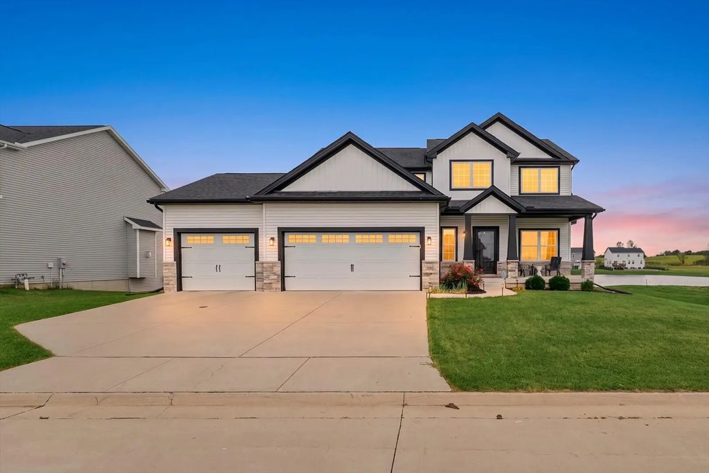 1920 Roseland Drive, Mahomet