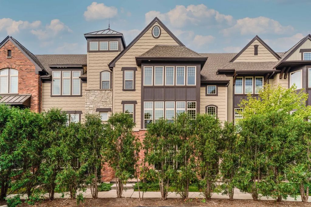 617 Parkside Court, Libertyville