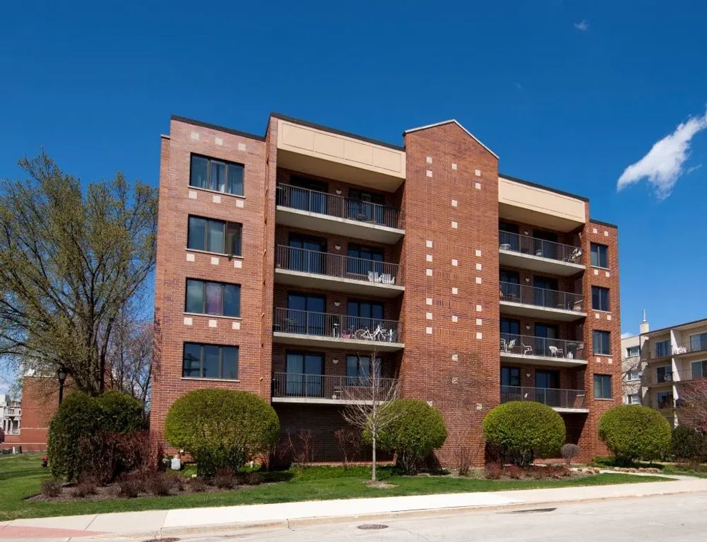 6340 Capulina Avenue 4c, Morton Grove