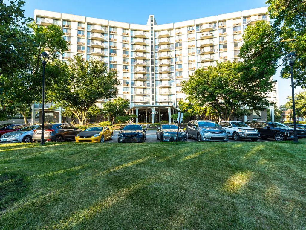 20 N Tower Road 8g, Oak Brook