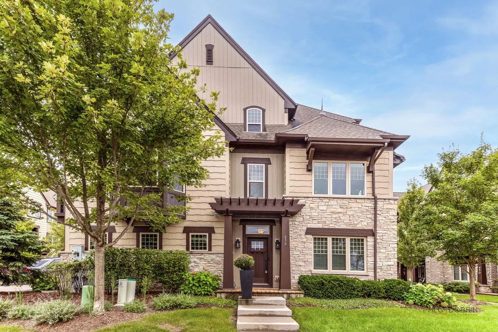 636 Parkside Court, Libertyville