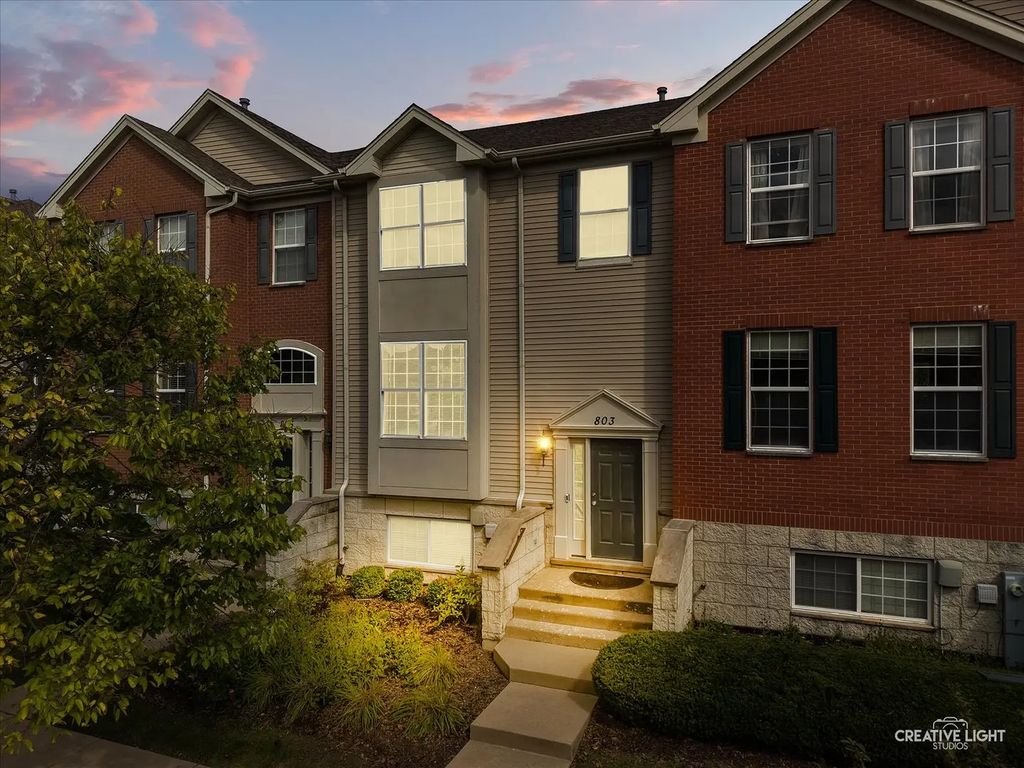 803 Brodhead Drive, Aurora