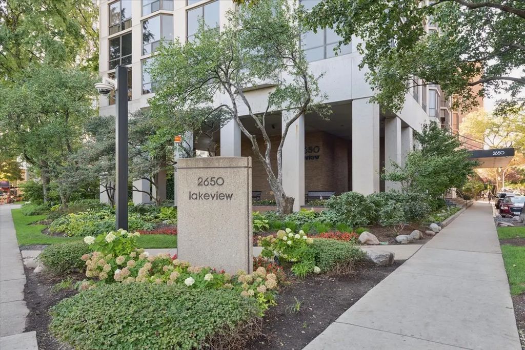2650 N Lakeview Avenue 303, Chicago