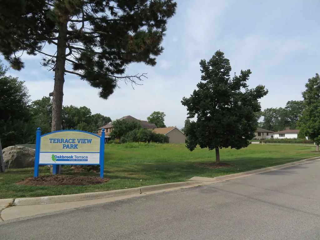 17w071 Hodges Road, Oakbrook Terrace