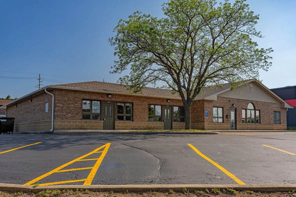 1041 Bonaventure Drive, Elk Grove Village
