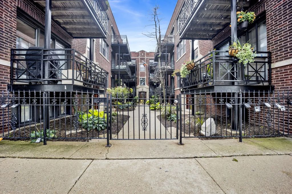 1133 W Grace Street G, Chicago