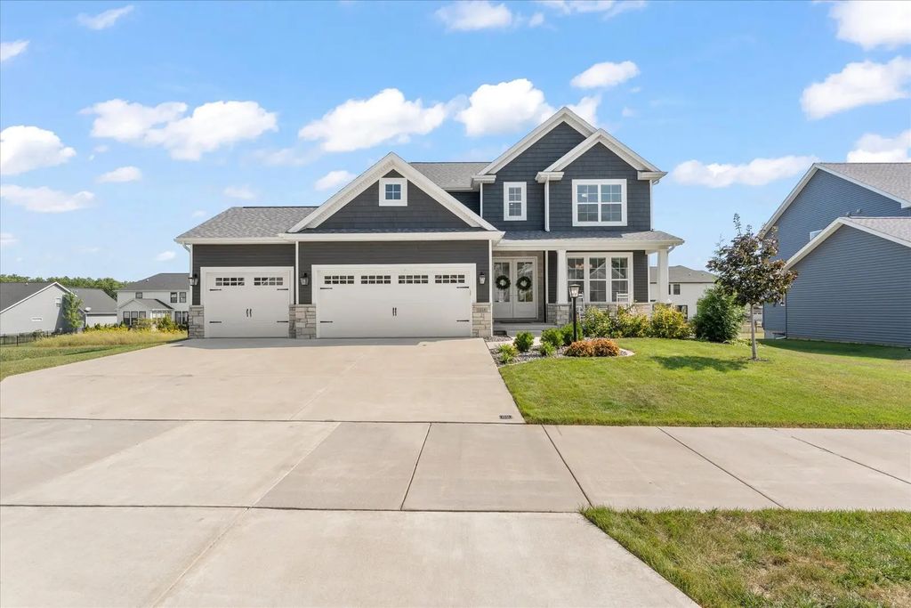 1210 Briarwood Lane, Mahomet