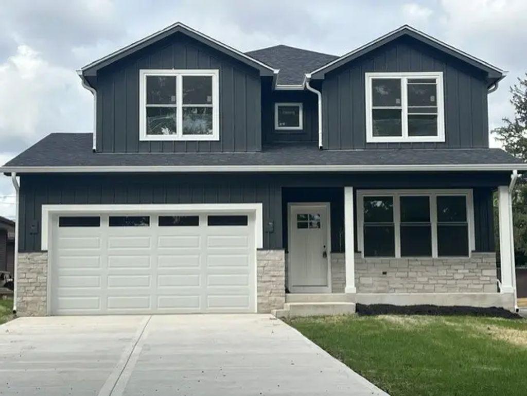 100 E Adams Avenue, Villa Park